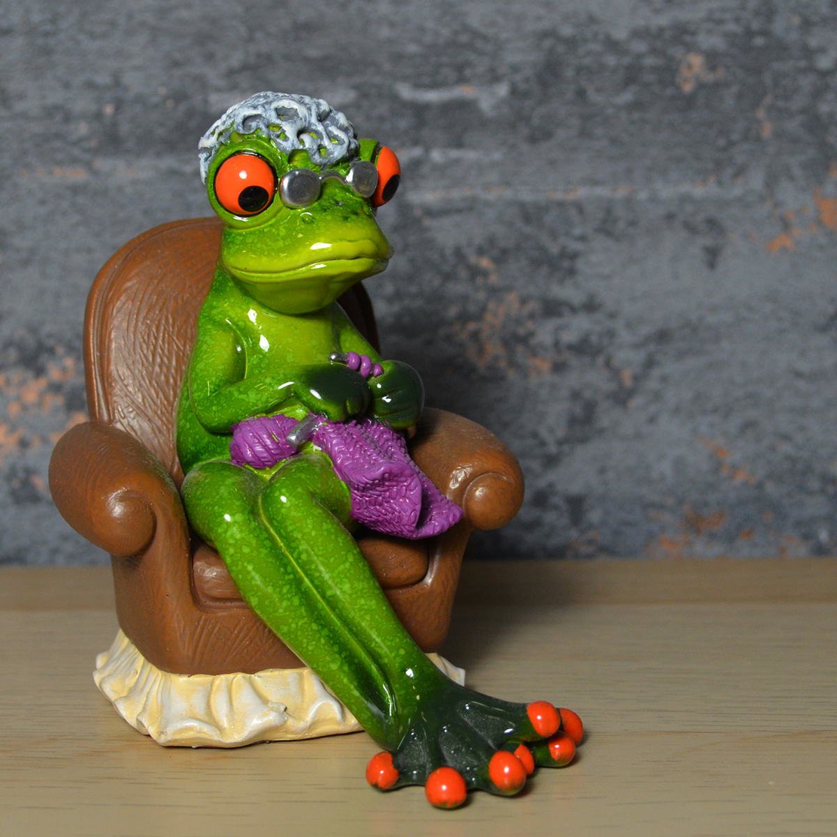 Comical Frog Granny Small Resin Figurine Novelty Home Decor